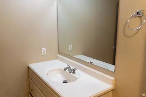 Bath - 415 E Creekside Cir S #C, Murray, UT 84107 photo 1 of 2
