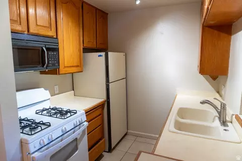 Kitchen - 415 E Creekside Cir S #C, Murray, UT 84107 photo 2 of 4
