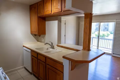 Kitchen - 415 E Creekside Cir S #C, Murray, UT 84107 photo 3 of 4