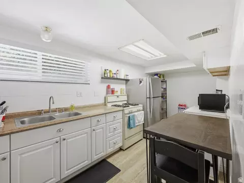 Kitchen - 1147 S 730 W, Payson, UT 84651 photo 3 of 5