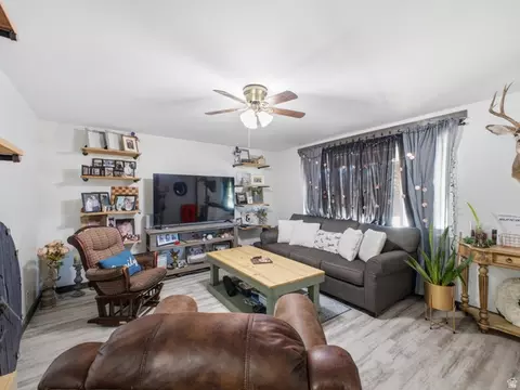 Living - 1147 S 730 W, Payson, UT 84651 photo 2 of 3