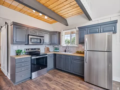 Kitchen - 22630 N Spring View Dr E, Fairview, UT 84629 photo 2 of 2
