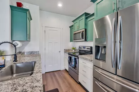 Kitchen - 7407 N Cottage Ln, Eagle Mountain, UT 84005 photo 2 of 3