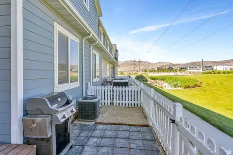 Exterior - 7407 N Cottage Ln, Eagle Mountain, UT 84005 photo 3 of 3