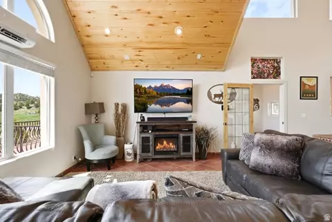 Living - 75 N 200 E, Alton, UT 84710 photo 4 of 10