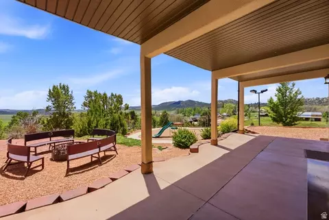 Exterior - 75 N 200 E, Alton, UT 84710 photo 5 of 9