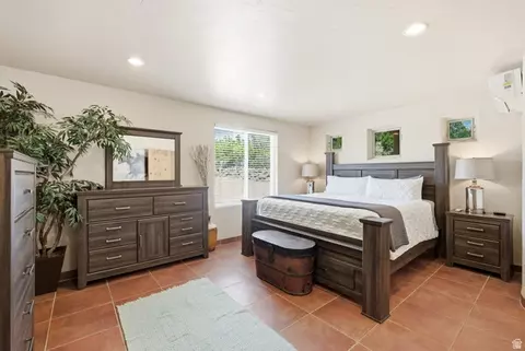 Bedroom - 75 N 200 E, Alton, UT 84710 photo 1 of 10