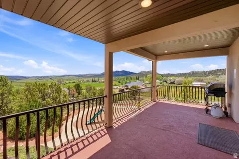 Exterior - 75 N 200 E, Alton, UT 84710 photo 4 of 9