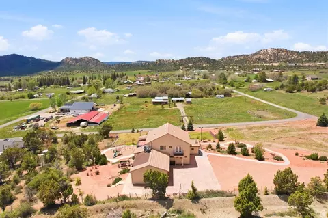 View/Area - 75 N 200 E, Alton, UT 84710 photo 3 of 7