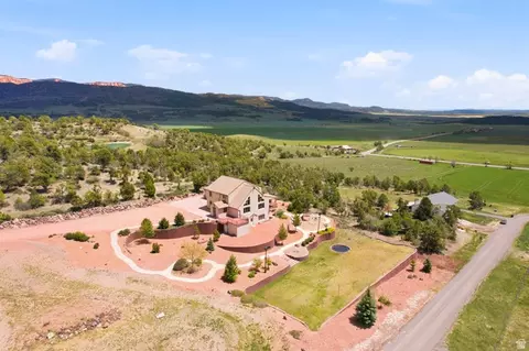 View/Area - 75 N 200 E, Alton, UT 84710 photo 5 of 7
