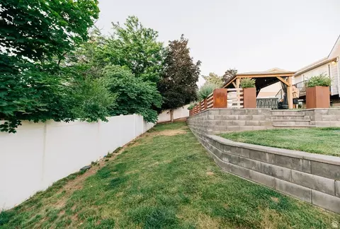 Exterior - 441 E Chelsea Dr S, Bountiful, UT 84010 photo 7 of 8