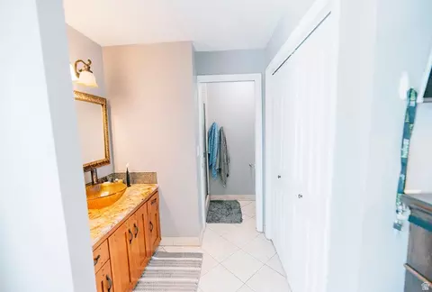 Bath - 441 E Chelsea Dr S, Bountiful, UT 84010 photo 2 of 4