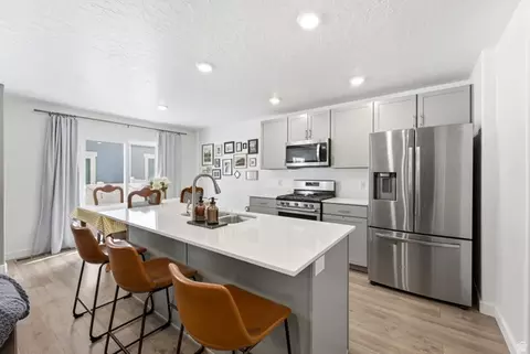 1113 E Jack Dr, Saratoga Springs, UT 84045