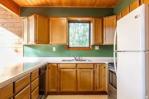 Kitchen - 8859 Sage Run Rd, Kamas, UT 84036 photo 1 of 2