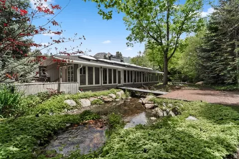 2185 E Applewood Ave S, Holladay, UT 84121