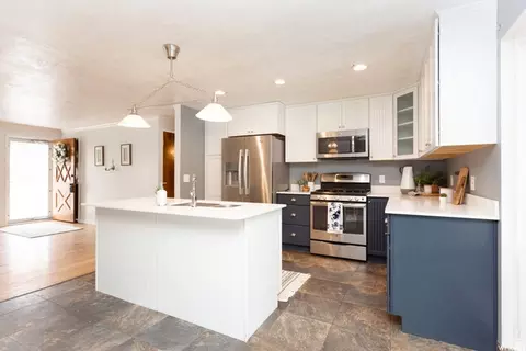 Kitchen - 386 E 2100 S, Bountiful, UT 84010 photo 1 of 3