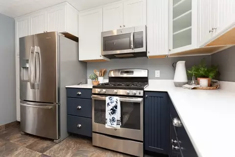 Kitchen - 386 E 2100 S, Bountiful, UT 84010 photo 2 of 3