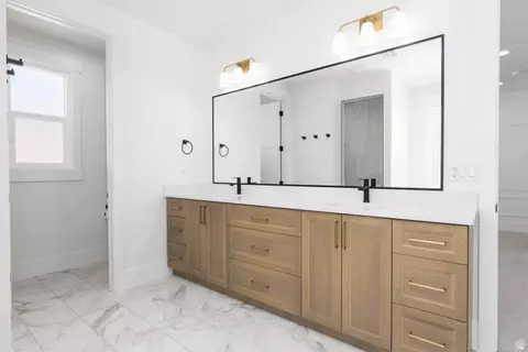 Bath - 2871 E Rill Dr, Washington, UT 84780 photo 4 of 7