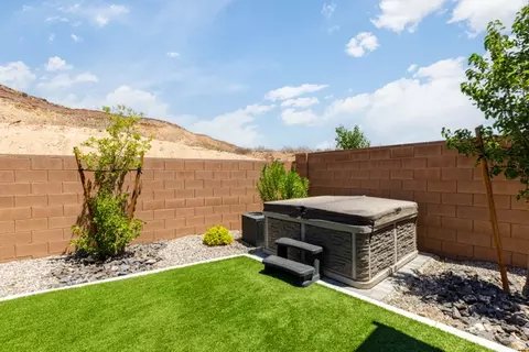 Exterior - 2871 E Rill Dr, Washington, UT 84780 photo 4 of 8
