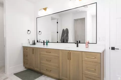 Bath - 2871 E Rill Dr, Washington, UT 84780 photo 3 of 6