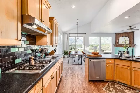 Kitchen - 1929 E Rocklin Dr S, Sandy, UT 84092 photo 5 of 7