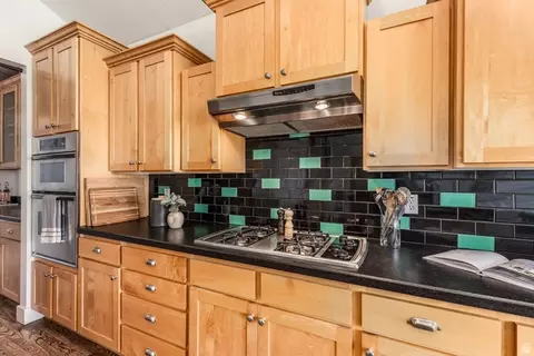 Kitchen - 1929 E Rocklin Dr S, Sandy, UT 84092 photo 4 of 7