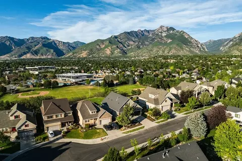 View/Area - 1929 E Rocklin Dr S, Sandy, UT 84092 photo 2 of 11