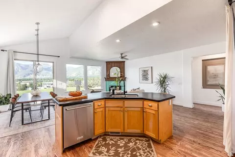 Kitchen - 1929 E Rocklin Dr S, Sandy, UT 84092 photo 2 of 7