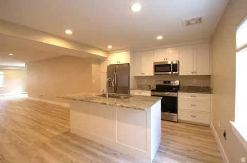 Kitchen - 731 S 45 E, Vineyard, UT 84059 photo 4 of 5
