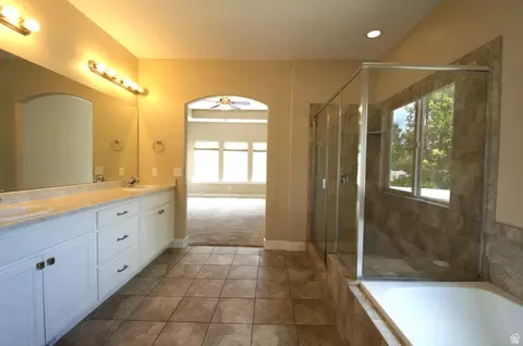 Bath - 731 S 45 E, Vineyard, UT 84059 photo 2 of 5