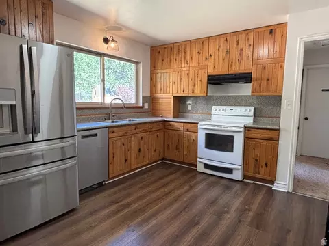 Kitchen - 580 Simoron Dr, Ogden, UT 84405 photo 1 of 2