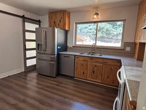 Kitchen - 580 Simoron Dr, Ogden, UT 84405 photo 2 of 2