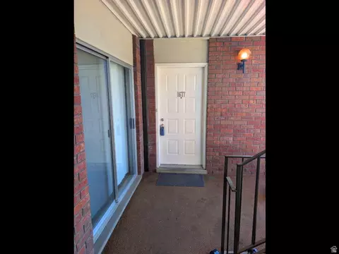 1677 N Hickory Ln W, Provo, UT 84604