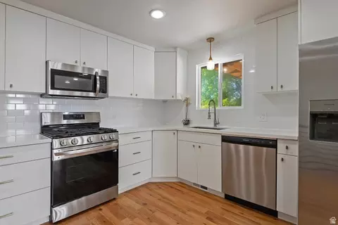 Kitchen - 1797 E Ski View Dr, Sandy, UT 84092 photo 2 of 6