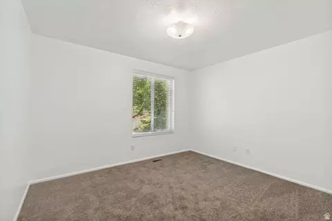 Bedroom - 1602 Nicklaus Cir, Sandy, UT 84092 photo 3 of 10
