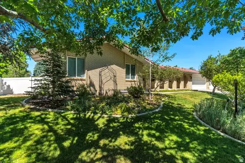 Exterior - 1602 Nicklaus Cir, Sandy, UT 84092 photo 1 of 11