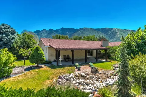 Exterior - 1602 Nicklaus Cir, Sandy, UT 84092 photo 4 of 11