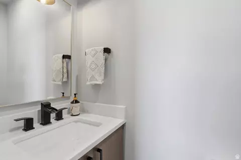 Bath - 13209 N Alexis Dr, Hideout, UT 84036 photo 5 of 7