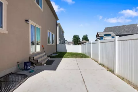 Exterior - 467 E Rue De Paris, Vineyard, UT 84059 photo 2 of 4
