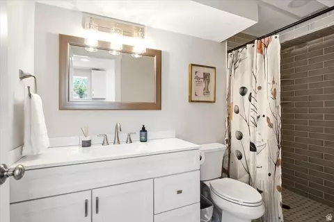 Bath - 555 E Pages Ln, Centerville, UT 84014 photo 6 of 6