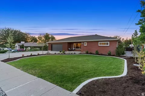 Exterior - 555 E Pages Ln, Centerville, UT 84014 photo 7 of 7