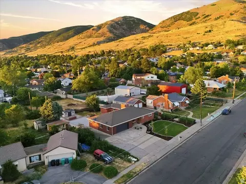 View/Area - 555 E Pages Ln, Centerville, UT 84014 photo 2 of 8
