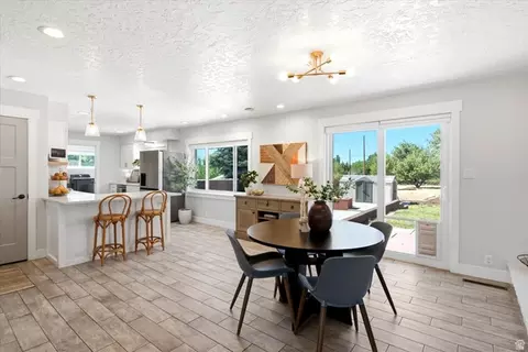 Dining - 555 E Pages Ln, Centerville, UT 84014 photo 1 of 4
