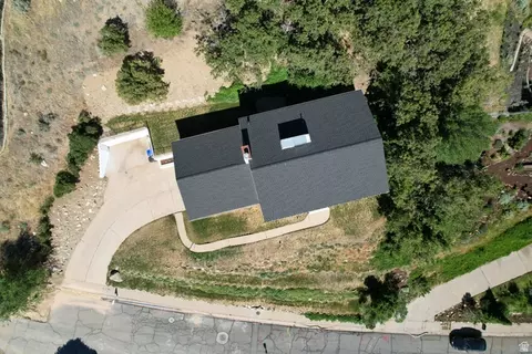 View/Area - 1398 N Oakridge Dr, Centerville, UT 84014 photo 8 of 9