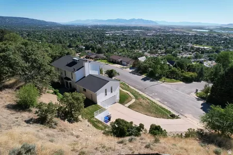 View/Area - 1398 N Oakridge Dr, Centerville, UT 84014 photo 5 of 9