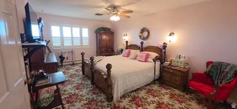 Bedroom - 1398 N Oakridge Dr, Centerville, UT 84014 photo 1 of 7