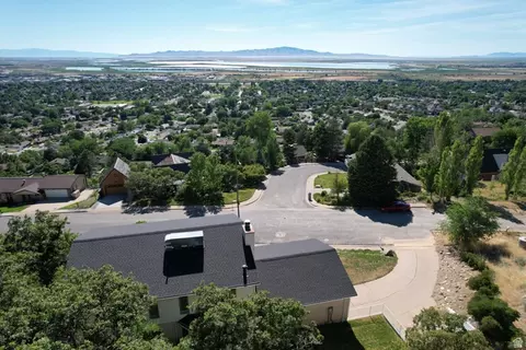 View/Area - 1398 N Oakridge Dr, Centerville, UT 84014 photo 4 of 9