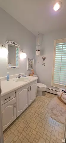 Bath - 1398 N Oakridge Dr, Centerville, UT 84014 photo 1 of 3