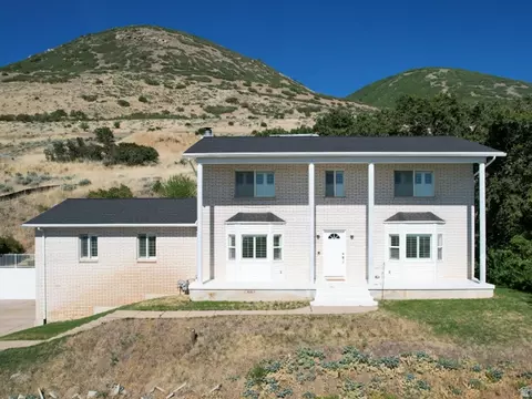1398 N Oakridge Dr, Centerville, UT 84014
