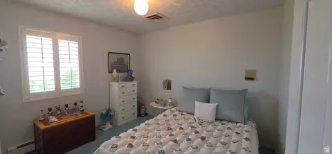 Bedroom - 1398 N Oakridge Dr, Centerville, UT 84014 photo 4 of 7